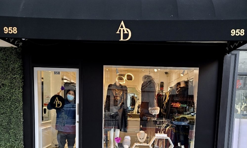 Tienda de AD en la 958 Lexington Avenue, Manhattan. ADP muestra por temporadasJPG